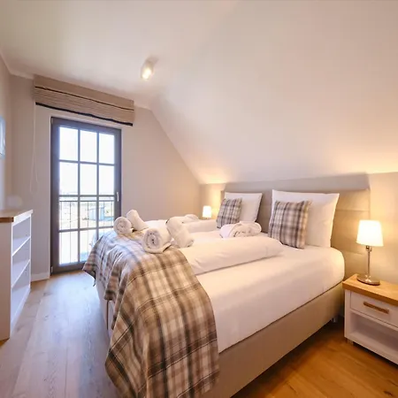Reetland Am - Luxus Reetdachvilla Mit 3 Schlafzimmern, Sauna Und Kamin H20 Villa Dranske