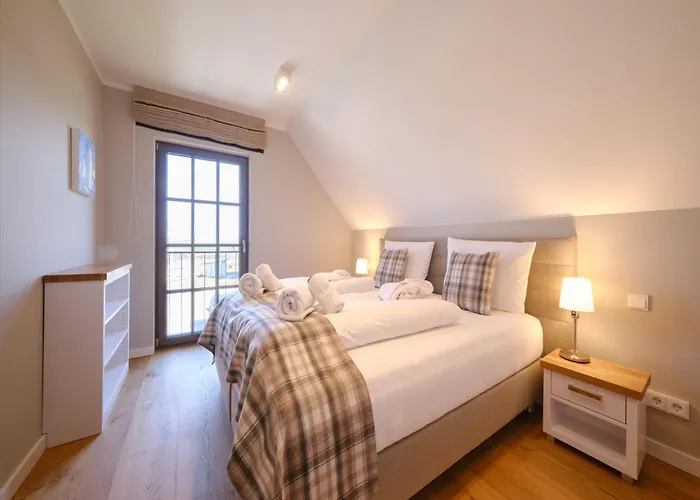 Reetland Am - Luxus Reetdachvilla Mit 3 Schlafzimmern, Sauna Und Kamin H20 Villa Dranske